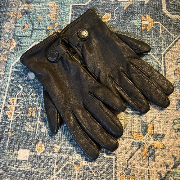 GAP Accessories - NWOT GAP Genuine Leather Gloves, Size S/M